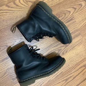 Womens size 7 classic Dr Martens black leather boots like new